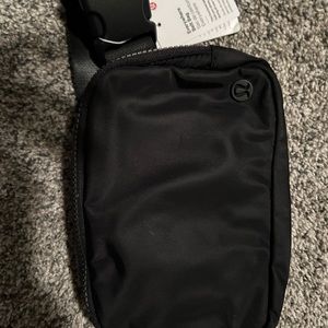NWT Lululemon Everywhere Belt Bag- Black